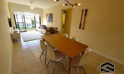 Apto impecável,  todo reformado, apenas 250mts da praia da enseada!