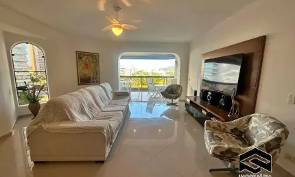 AMPLO APTO REFORMADO COM 03 SUÍTES, LINDA VISTA MAR, APENAS 150m DA PRAIA!