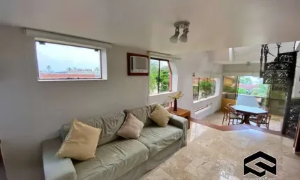 AMPLA COBERTURA DUPLEX COM 04 SUÍTES, 04 VAGAS E VISTA AO MAR!