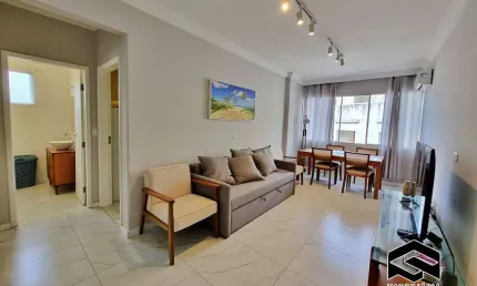 LINDO APARTAMENTO REFORMADO, APENAS 100m DO MAR, COM 01 VAGA!