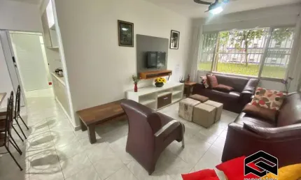 02 quadras da praia da enseada, excelente localização!
