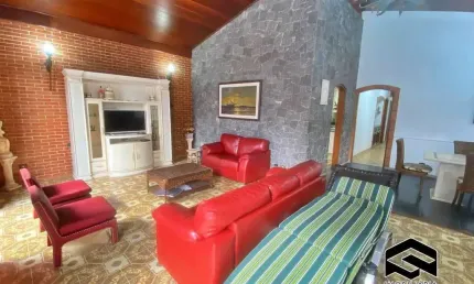 CASA TÉRREA 03 DORMITÓRIOS COM PISCINA E CHURRASQUEIRA!