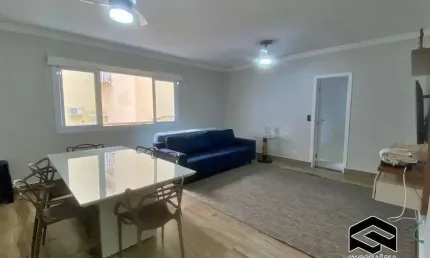 Lindo apartamento inteiramente reformado, 03 dormitórios à 400m do mar!