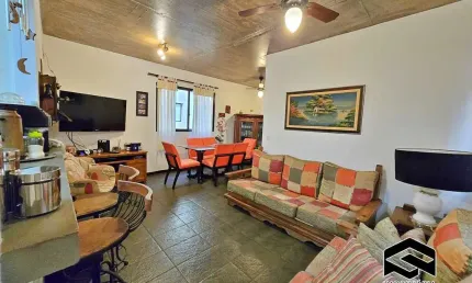 Amplo apartamento, com lazer, apenas 02 quadras do mar!