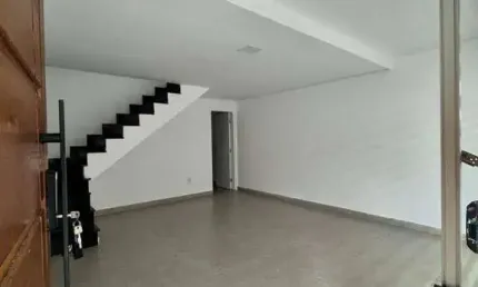 CASA TRIPLEX, 03 SUÍTES EM LOCALIZAÇÃO PRIVILEGIADA!