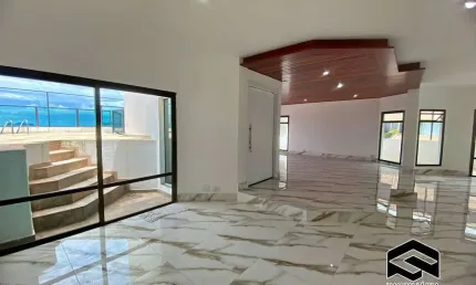 AMPLA COBERTURA COM TERRAÇO GOURMET E VISTA TOTAL AO MAR!