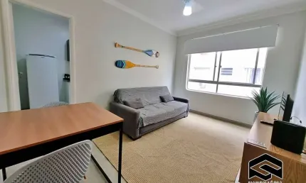 LINDO APARTAMENTO REFORMADO, 250m DO MAR, CONDOMÍNIO BAIXO!