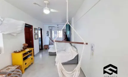AMPLO APARTAMENTO NA PRAIA DAS ASTÚRIAS, REFORMADO, COM 02 VAGAS!