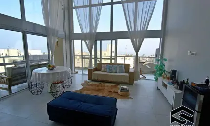 Lindo apto duplex em ótima localização, vista ao mar!