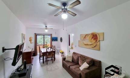 AMPLO APARTAMENTO COM SUÍTE, PRÉDIO COM CHURRASQUEIRA!