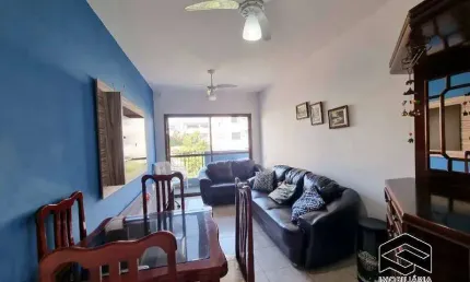 AMPLO APARTAMENTO BEM LOCALIZADO, COM SACADA E SUÍTE!