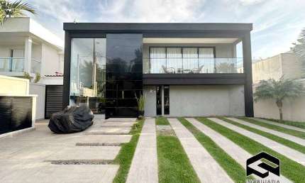 LINDA CASA NO COND ACAPULCO, TOTALMENTE REFORMADA, C/ 300m² ÁREA CONSTRUIDA