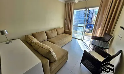 LINDO APARTAMENTO REFORMADO, SACADA DE FRENTE, 200m DA PRAIA!