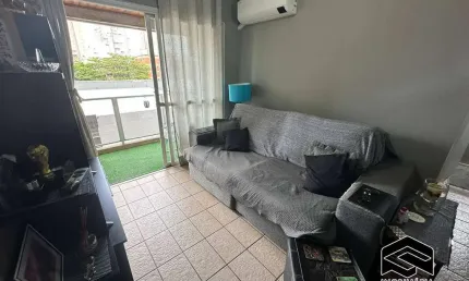 Lindo apto recém reformado, lado praia, pequena vista ao mar