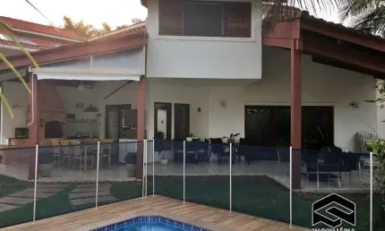 Linda casa em cond. fechado, cercado de muito verde, na praia de pernambuco