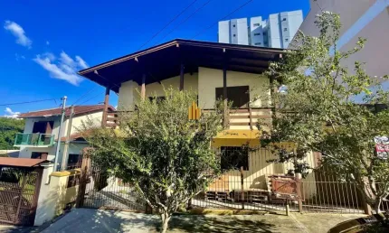 Casa à venda no bairro De Lazzer - Caxias do Sul/RS