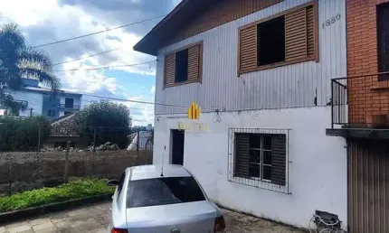 Casa à venda no bairro Universitário - Caxias do Sul/RS