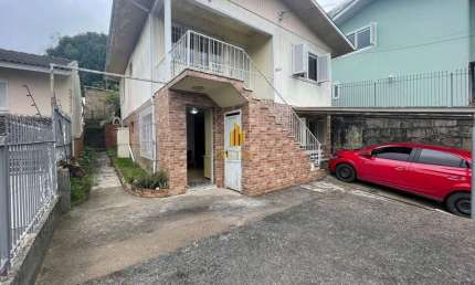 Casa à venda no bairro Madureira - Caxias do Sul/RS