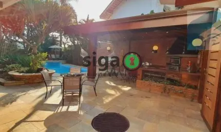CASA Á VENDA PRÓXIMO AO HOSPITAL ALBERT EINSTEIN COM 5 SUÍTES!