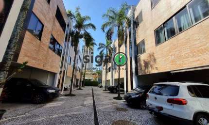 Casa em Condomínio a venda na Chácara Santo Antônio (Zona Sul) com 3 quartos