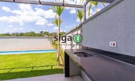 Casa em Condomínio Fechado com 4 Suítes, Piscina e Quintal Amplo