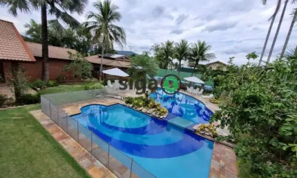 Casa a Venda em Condomínio Jardim Acapulco 5 quartos