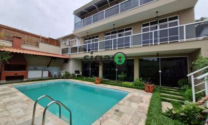 Casa  de 5 dormitórios em condomínio no Real Parque