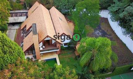 Casa de Luxo Projetada por Marcos Tomanik no Morumbi - Vizinha a Área Verde Tombada