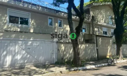 Sobrado em Moema - 250m², 4 quartos, 2 vagas á Venda !!