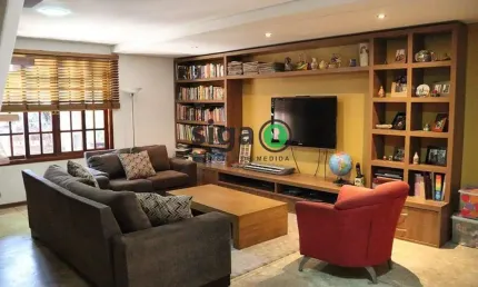 Casa Assobradada á Venda na Chácara Santo Amaro -236m², 3 quartos, 2 Vagas