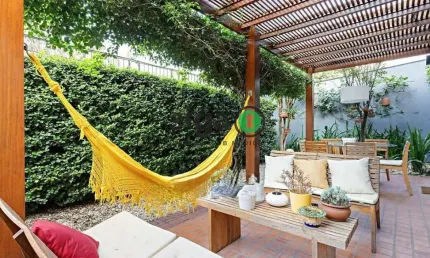 Casa em Condomínio a venda  com 3 quartos / 3 suítes