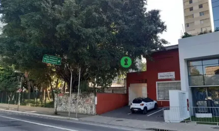 Casa Comercial para locação em Pinheiros, na Av Rebouças, com 280m²AU, com 3 salas, 8 vagas