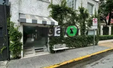 Casa assobradada no Itaim Bibi, com 200m² para Locação Comercial com várias salas.