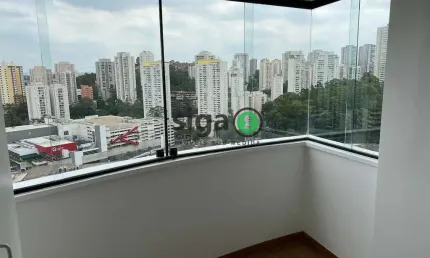 VENDE Apartamento na Vila Andrade com uma suíte master, terraço e uma garagem.