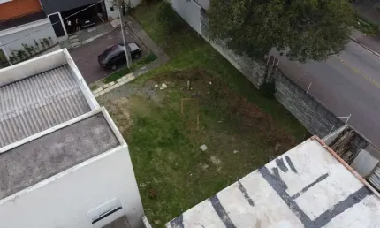Terreno em condomínio fechado à venda na Rua Júlio Zandoná, 883, Alto Boqueirão, Curitiba por R$ 480.000