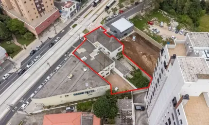Terreno à venda na Avenida República Argentina, 5564, Novo Mundo, Curitiba por R$ 2.595.400