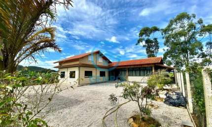Chácara com Casa com 03 Suítes e Linda Área de Festas à venda em Tijucas/SC