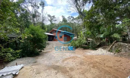 Chácara em meio a natureza com cachoeira e terreno de 4.000m² à venda em canelinha/sc