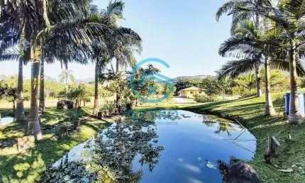 Chácara em Meio a Natureza com Lagoa, Piscina e Terreno de 4.500m² à venda em Biguaçu/SC