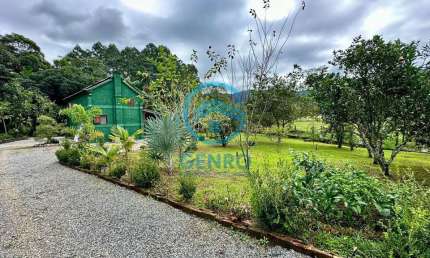 Linda Chácara Rústica com Riacho e Terreno de 7.000m² à venda em Tijucas/SC