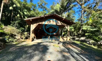 Chácara em meio a natureza com cachoeira e terreno de 6.000m² à venda em canelinha/sc