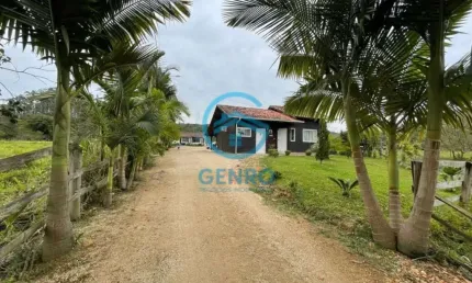 Chácara em Meia a Natureza com Piscina e Terreno de 2.500m² à venda em Canelinha/SC