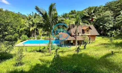 Sítio em meio a natureza com piscina, lagoa e terreno com escritura pública de 11.000m² à venda em canelinha/sc