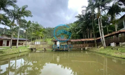 Chácara em Meio a Natureza com Lagoa, Piscina e Terreno de 2.127m² à venda em Tijucas/SC