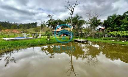 Chácara em Meio a Natureza com Lagoa, Piscina e Terreno de 5.500m² à venda em Canelinha/SC