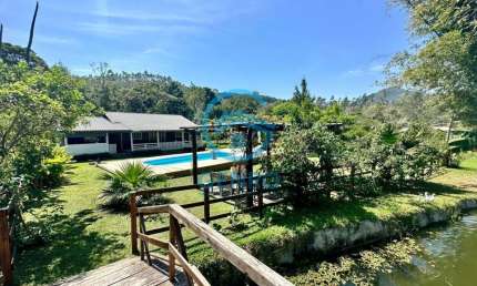 Sítio com Lagoa, Piscina e Terreno de 10.000m² ( 01 HECTARE ) à venda em Canelinha/SC