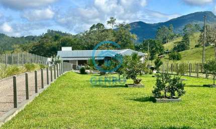 Chácara em Meio a Natureza com Piscina com Aquecimento e Terreno de 2.290m² à venda em Canelinha/SC