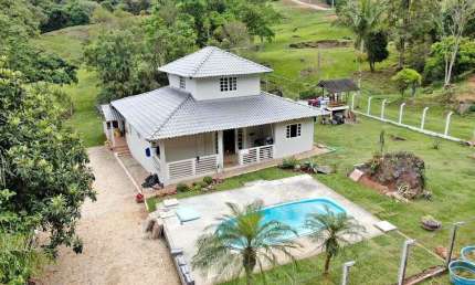 Chácara Mobiliada em Meio a Natureza com Lagoa, Riacho e Terreno com 3.600m² à venda em Canelinha/SC