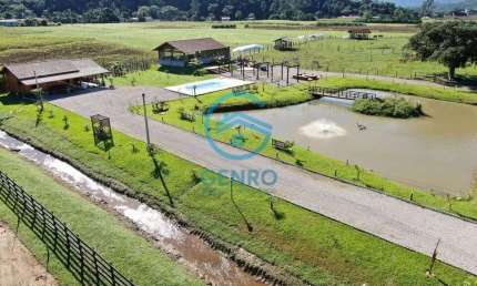 Chácara em Meio a Natureza com Riacho, Lagoa e Terreno de 4.700m² à venda em Tijucas/SC