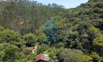 Chácara em Meio a Natureza com Cachoeira e Terreno de 6.000m² à venda em São João Batista/SC